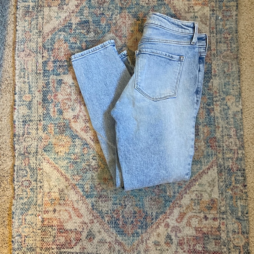 Old navy woman’s size 6 or 14 inch waist power slim straight jeans